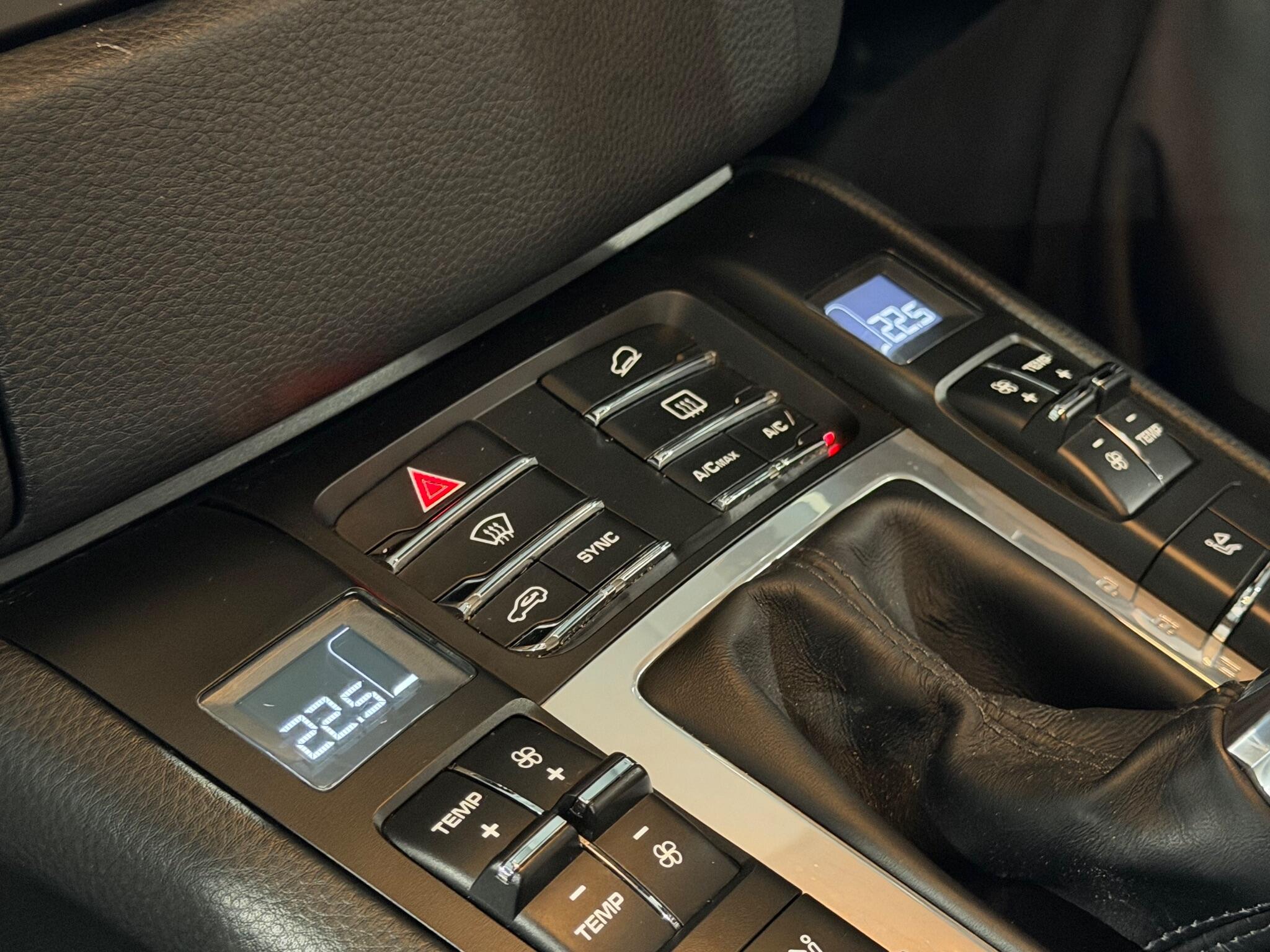 Porsche Macan 2.0T SUV 5dr Petrol PDK 4WD Euro 6 (s/s) (252 ps)